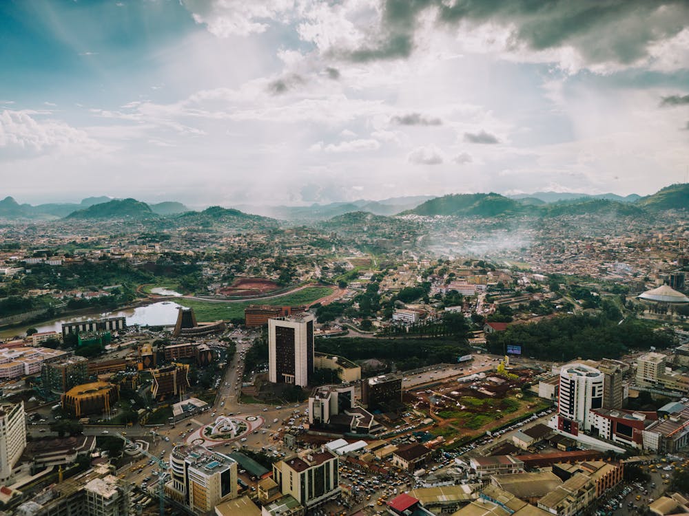 Vue aérienne de Yaoundé, capitale du Cameroun